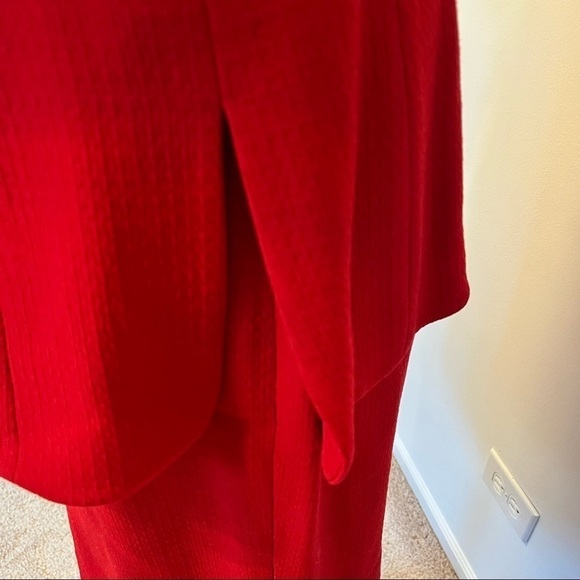 Vintage Dana Buchman red 2-piece skirt suit, front button. Size 10P - Picture 12 of 12